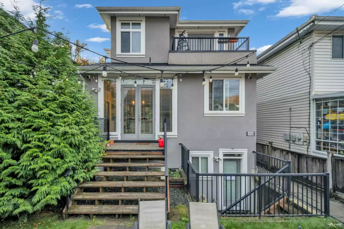 Entry Foyer Photo of 4770 Lanark Street, Vancouver, BC