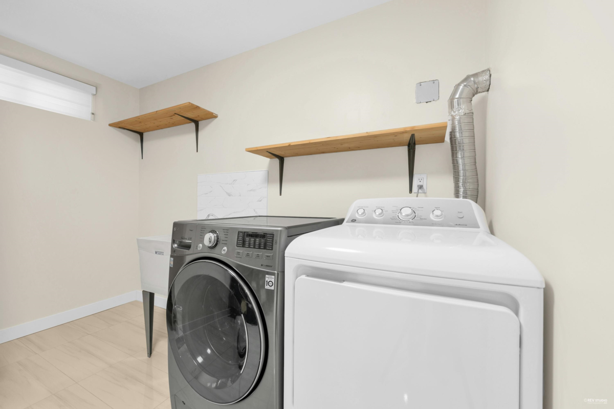 Garage Interior Photo of 719 E 27th Avenue, Vancouver, BC