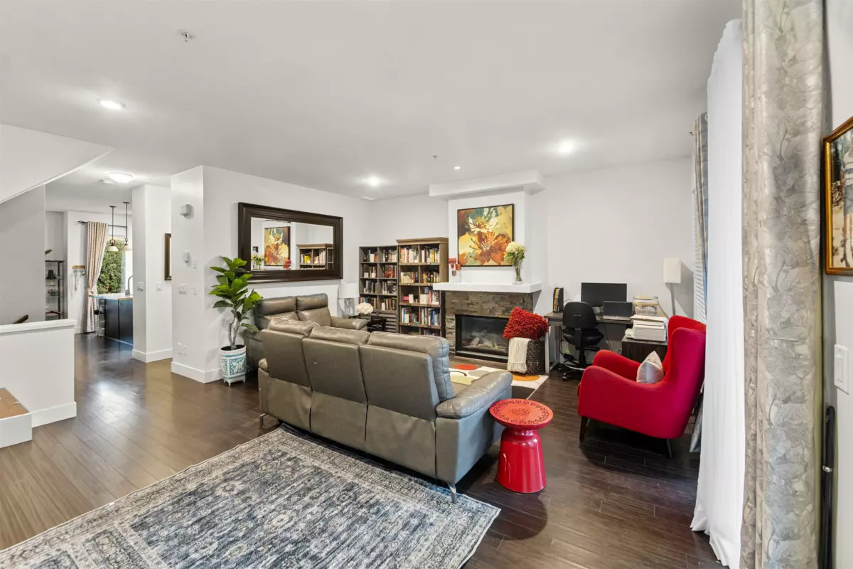 Kitchen Island Photo of 35 22865 Telosky Avenue, Maple Ridge, BC