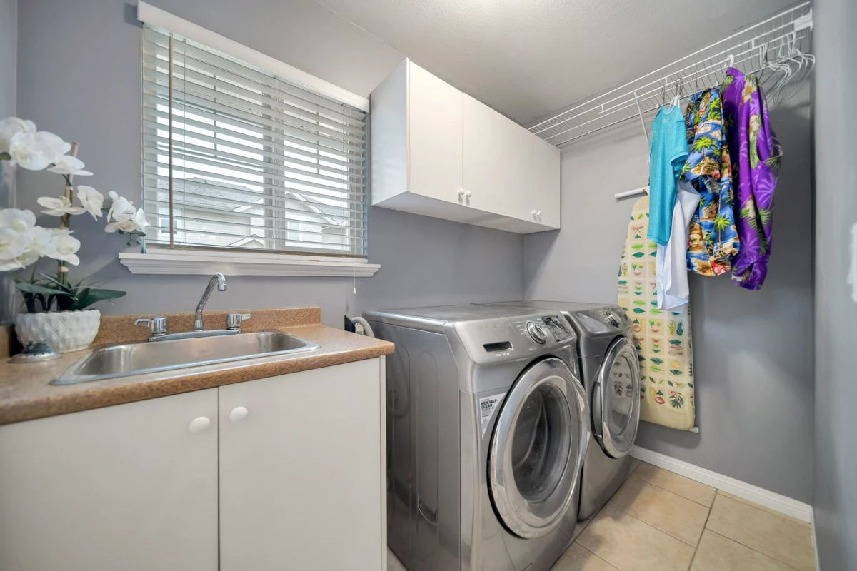 Basement Recreation Room Photo of 18419 68 Avenue, Surrey, BC