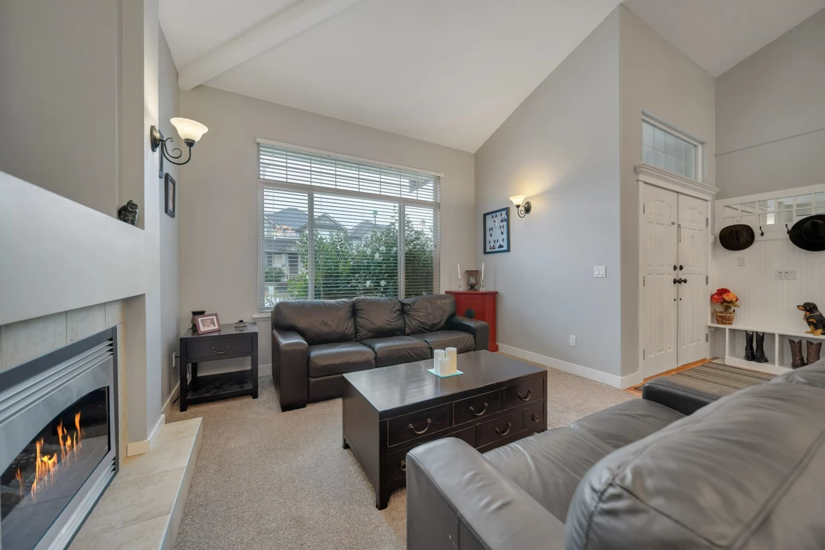 Dining Area Photo of 18419 68 Avenue, Surrey, BC