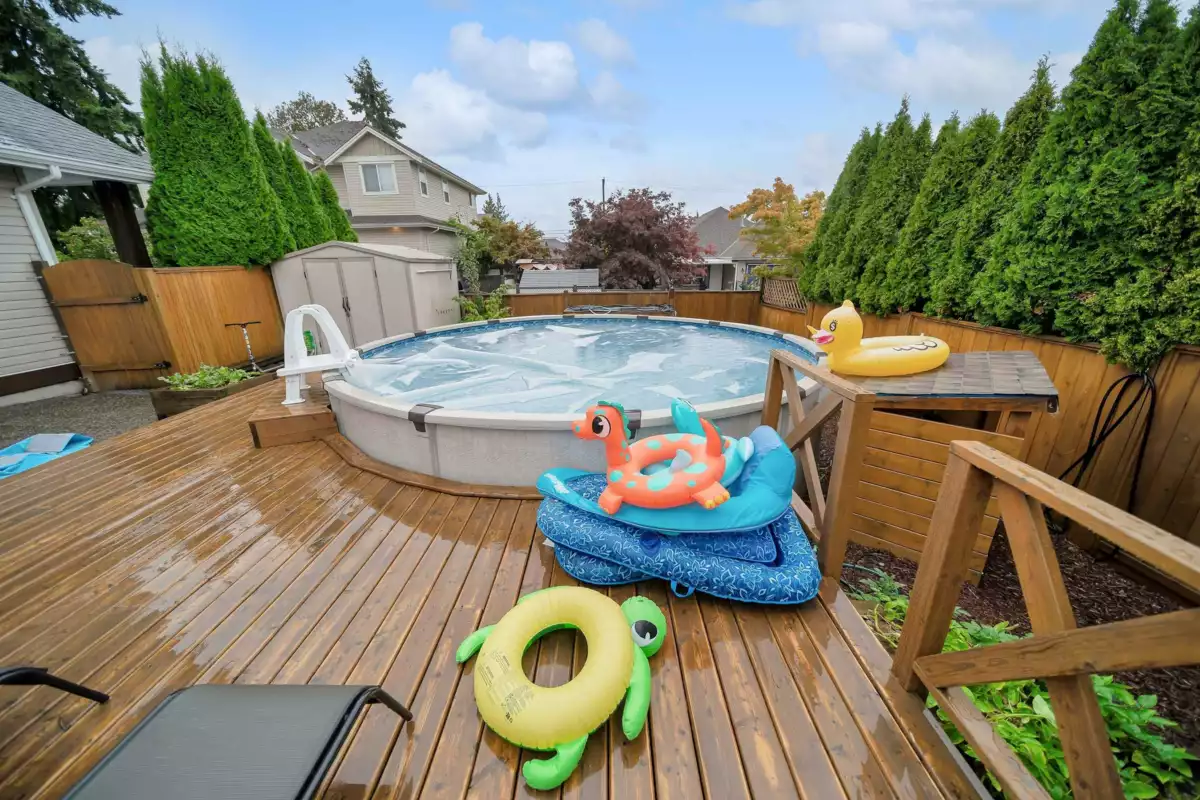 Entry Foyer Photo of 18419 68 Avenue, Surrey, BC