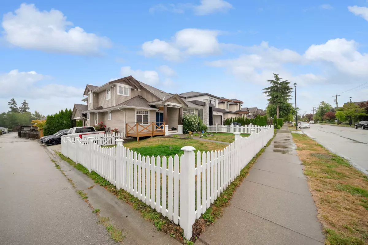 Garage Interior Photo of 18419 68 Avenue, Surrey, BC