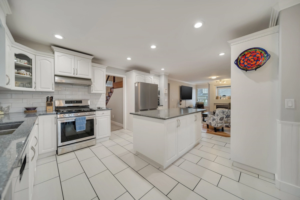 Kitchen Island Photo of 18419 68 Avenue, Surrey, BC