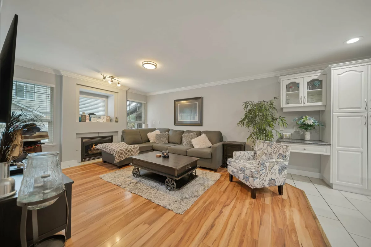 Kitchen Photo of 18419 68 Avenue, Surrey, BC