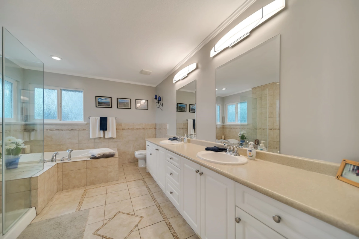 Powder Room Photo of 18419 68 Avenue, Surrey, BC