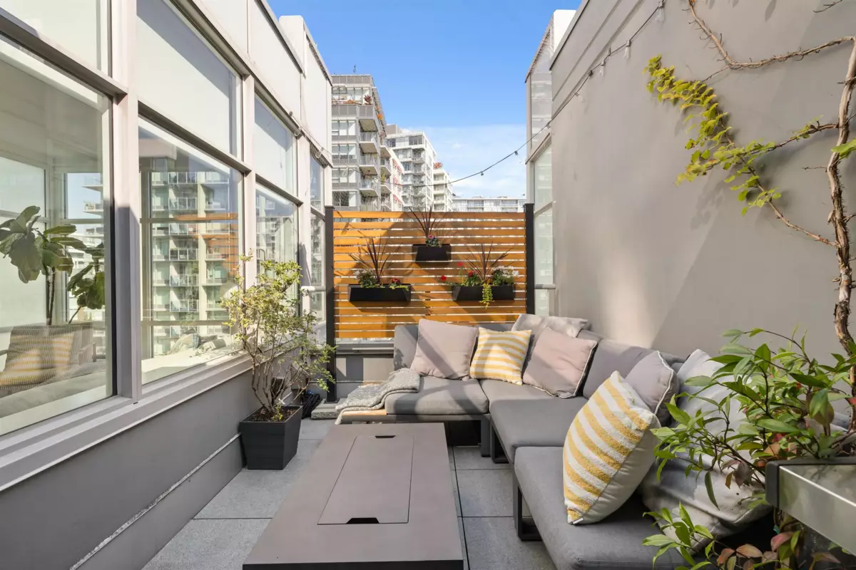 Guest Bathroom Photo of 711 108 E 1st Avenue, Vancouver, BC