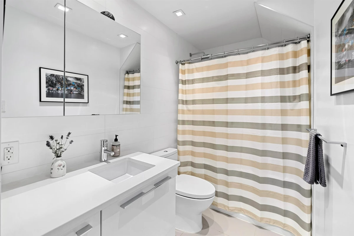 Hallway Photo of 711 108 E 1st Avenue, Vancouver, BC