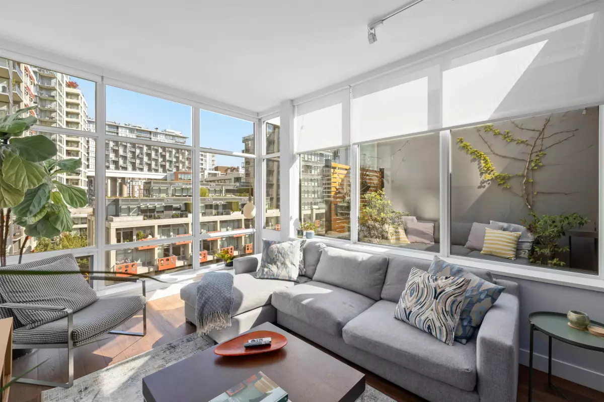 Kitchen Island Photo of 711 108 E 1st Avenue, Vancouver, BC