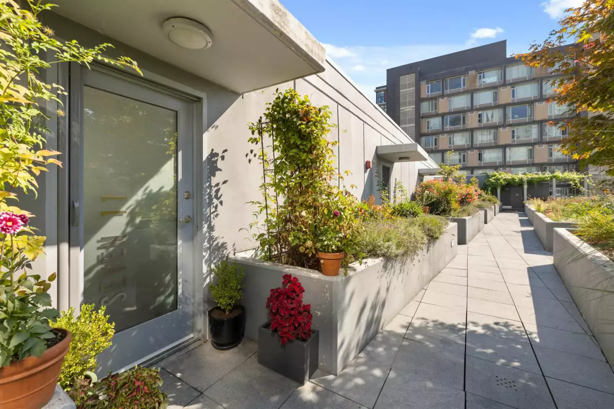 Living Room Photo of 711 108 E 1st Avenue, Vancouver, BC