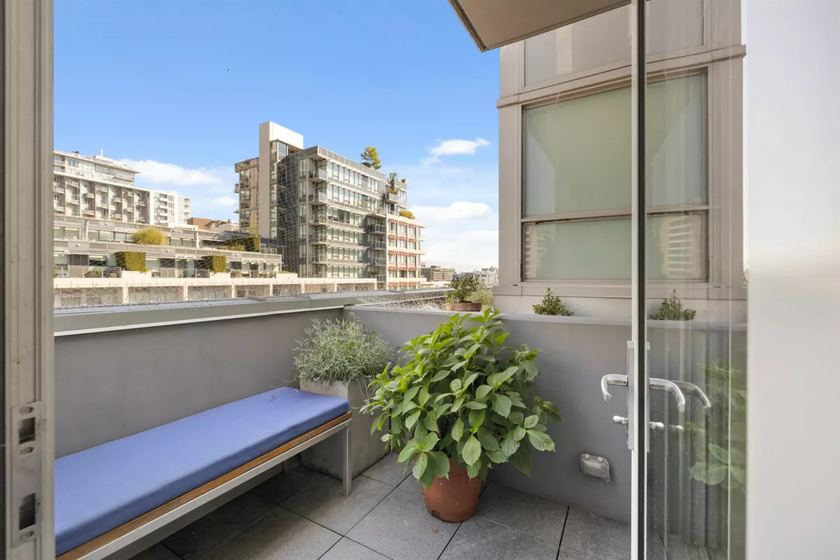 Mudroom Photo of 711 108 E 1st Avenue, Vancouver, BC