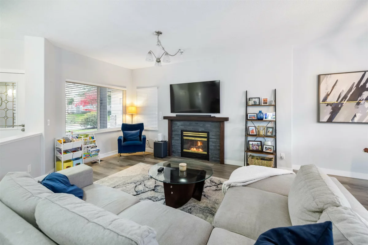 Dining Area Photo of 4 20750 Telegraph Trail, Langley, BC