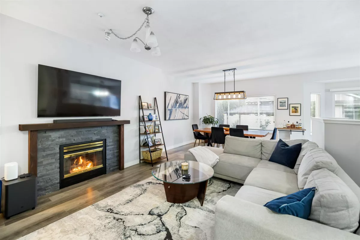 Family Room Photo of 4 20750 Telegraph Trail, Langley, BC