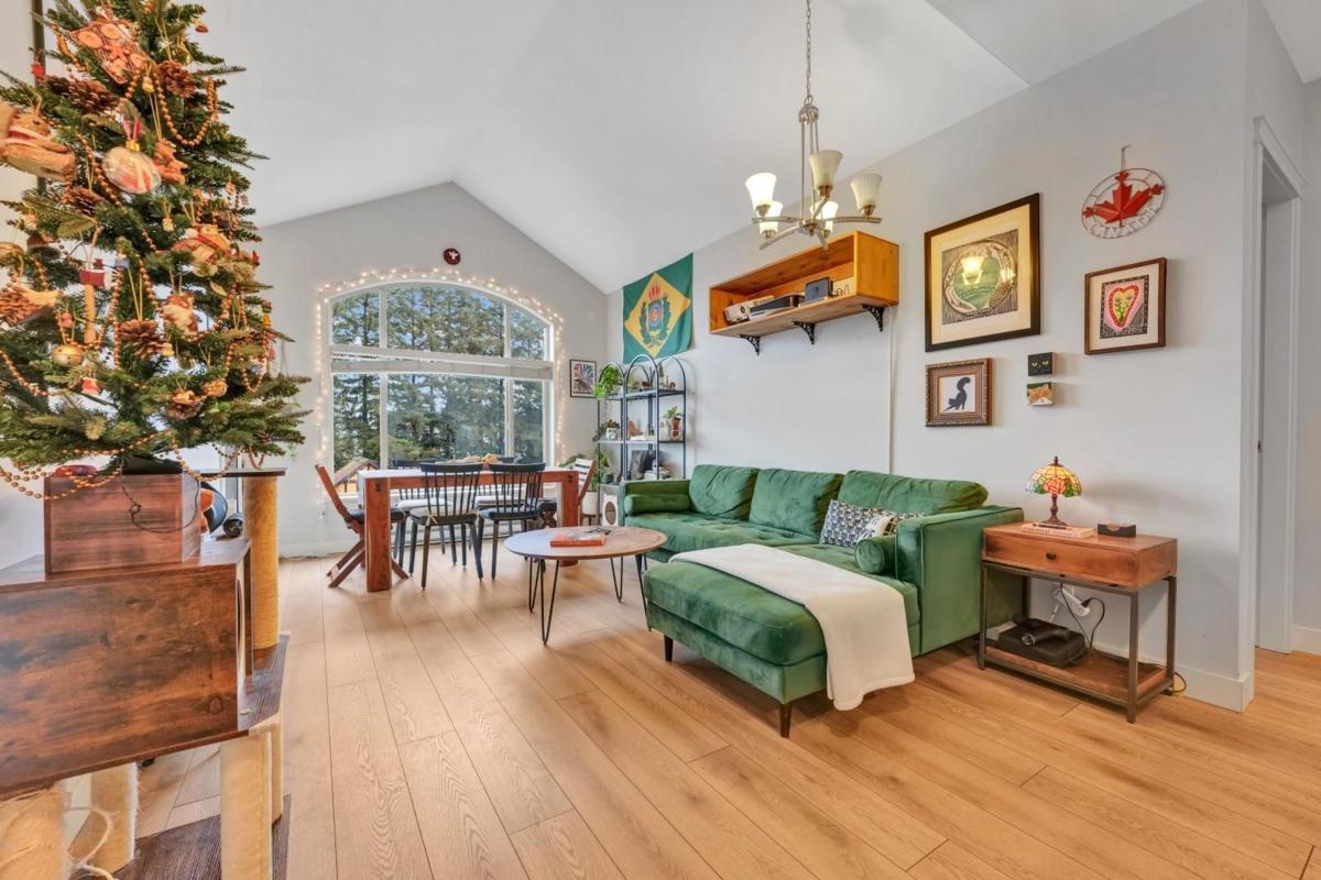 Dining Area Photo of 411 12525 190a Street, Pitt Meadows, BC