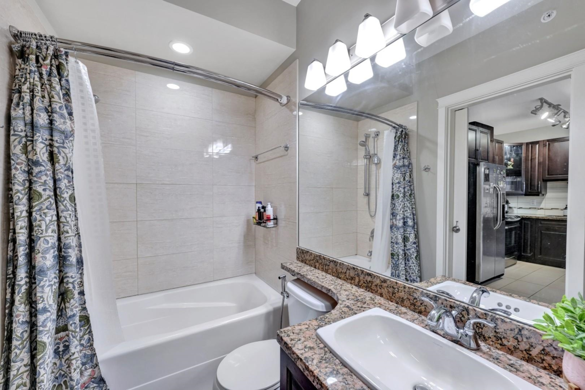 Guest Bathroom Photo of 411 12525 190a Street, Pitt Meadows, BC