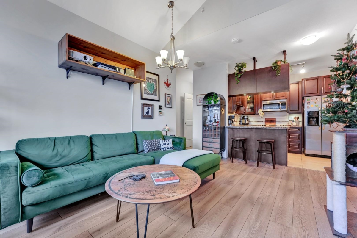 Kitchen Island Photo of 411 12525 190a Street, Pitt Meadows, BC