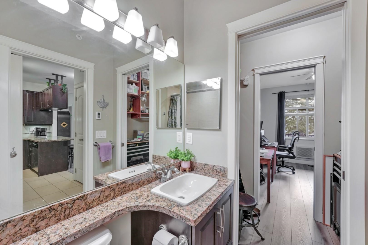 Powder Room Photo of 411 12525 190a Street, Pitt Meadows, BC