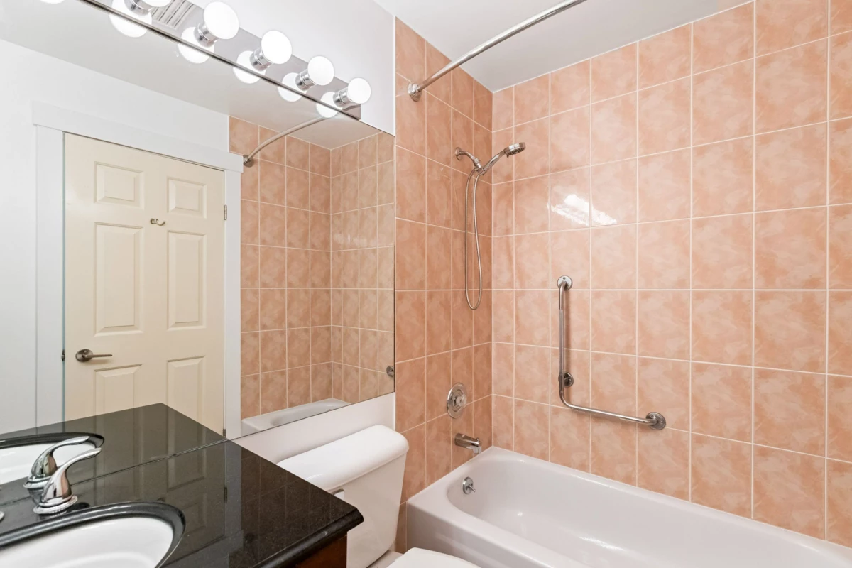 Bedroom 4 Photo of 301 1378 George Street, White Rock, BC