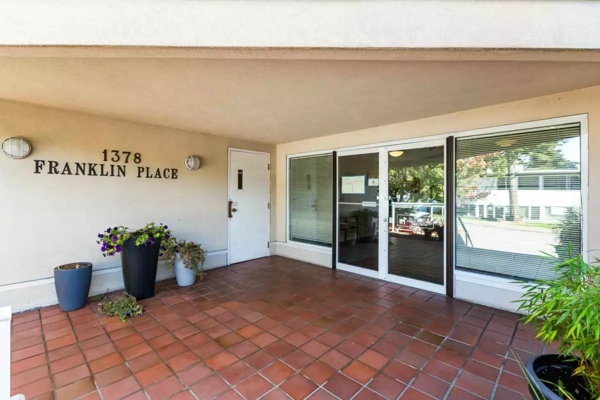 Front Yard Photo of 301 1378 George Street, White Rock, BC