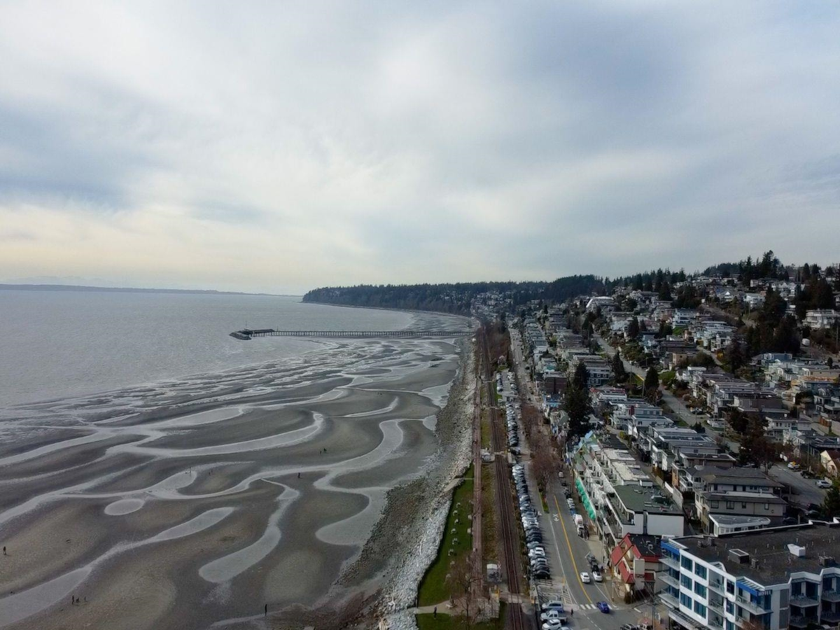 Garden / Landscaping Photo of 301 1378 George Street, White Rock, BC