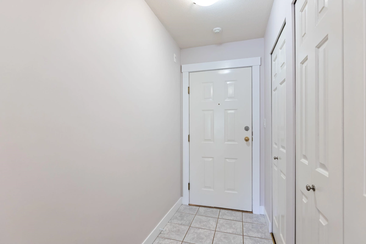 Hallway Photo of 301 1378 George Street, White Rock, BC
