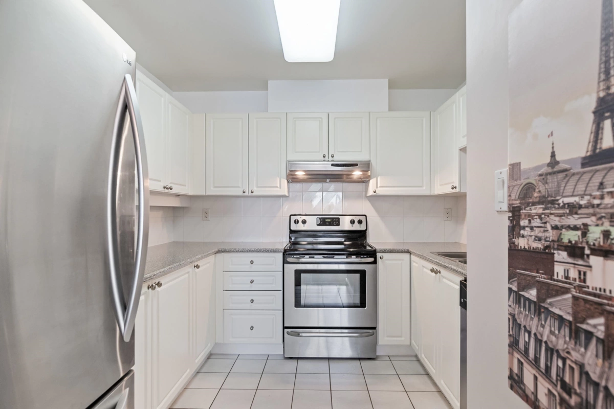 Kitchen Island Photo of 301 1378 George Street, White Rock, BC