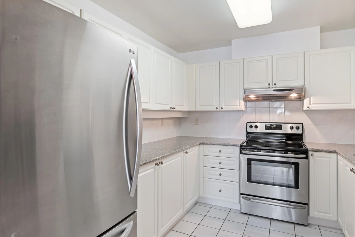 Kitchen Photo of 301 1378 George Street, White Rock, BC