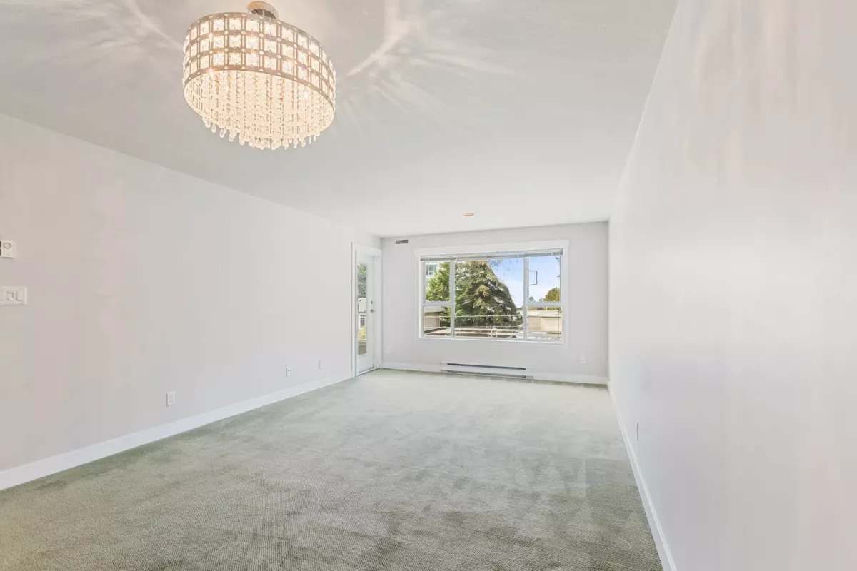 Laundry Room Photo of 301 1378 George Street, White Rock, BC