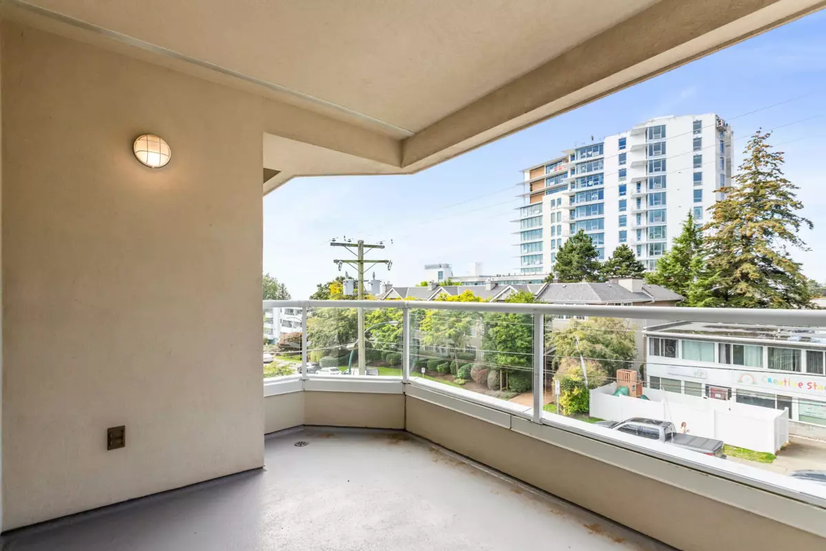 Primary Bathroom Photo of 301 1378 George Street, White Rock, BC