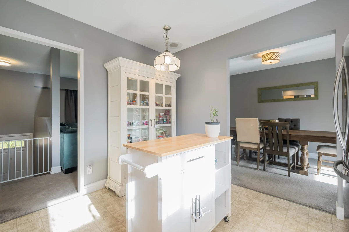 Guest Bathroom Photo of 20844 45a Avenue, Langley, BC