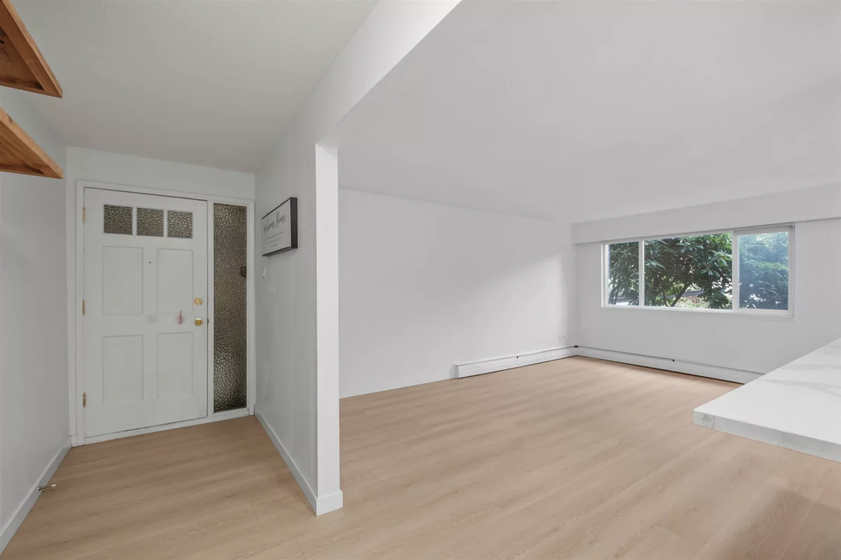 Breakfast Nook Photo of 609 555 W 28th Street, North Vancouver, BC