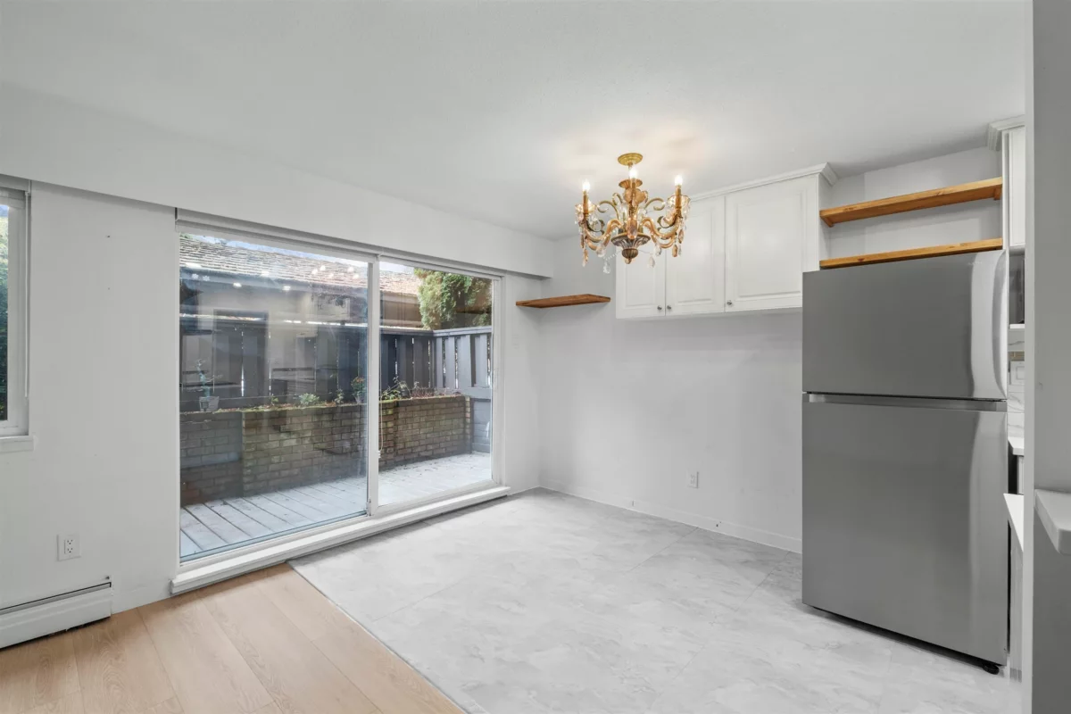 Kitchen Island Photo of 609 555 W 28th Street, North Vancouver, BC