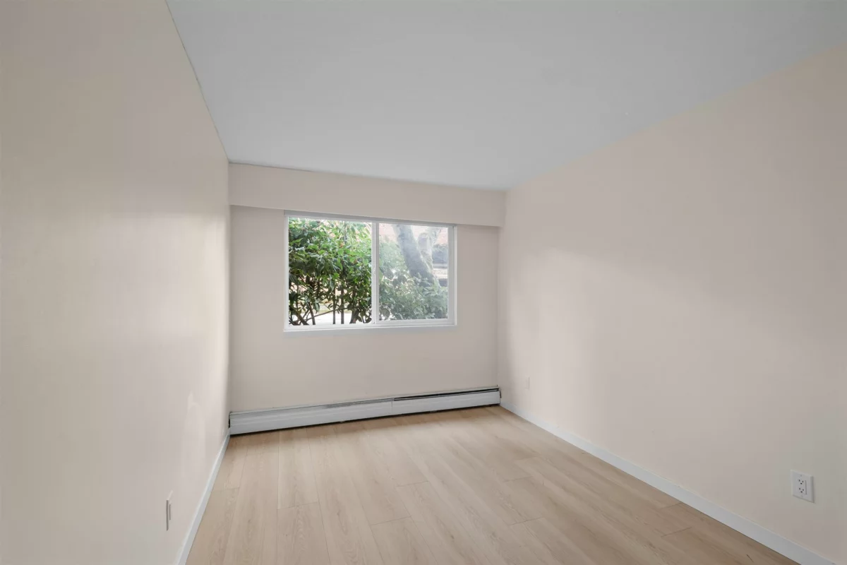 Walk-In Closet Photo of 609 555 W 28th Street, North Vancouver, BC