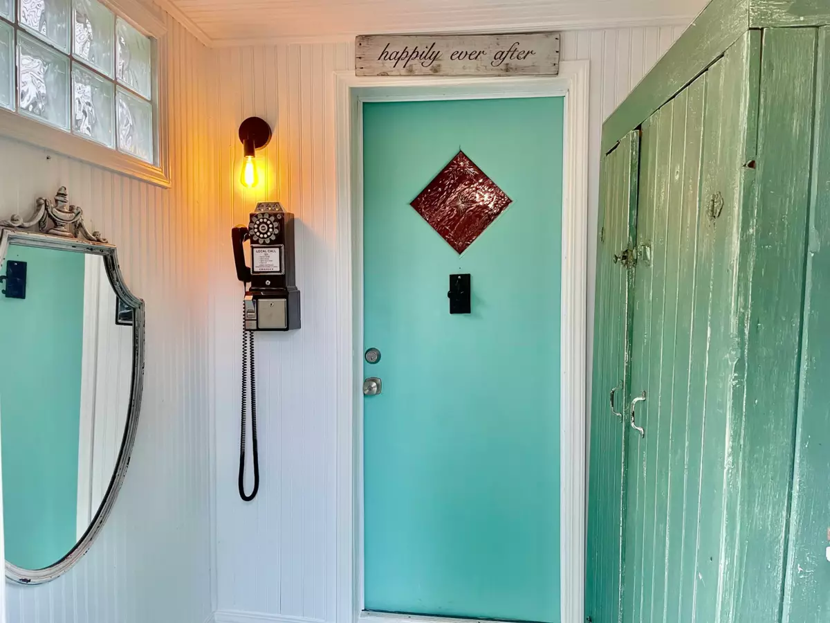 Dining Area Photo of 2725 Gordon Avenue, Surrey, BC
