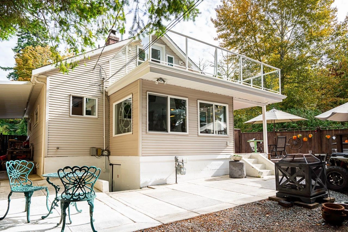 Exterior Front Photo of 2725 Gordon Avenue, Surrey, BC