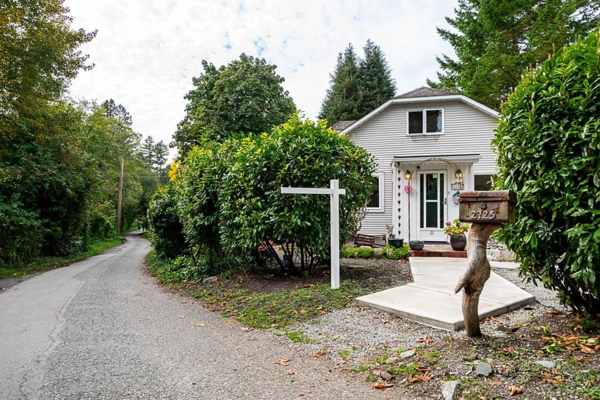 Exterior Rear Photo of 2725 Gordon Avenue, Surrey, BC