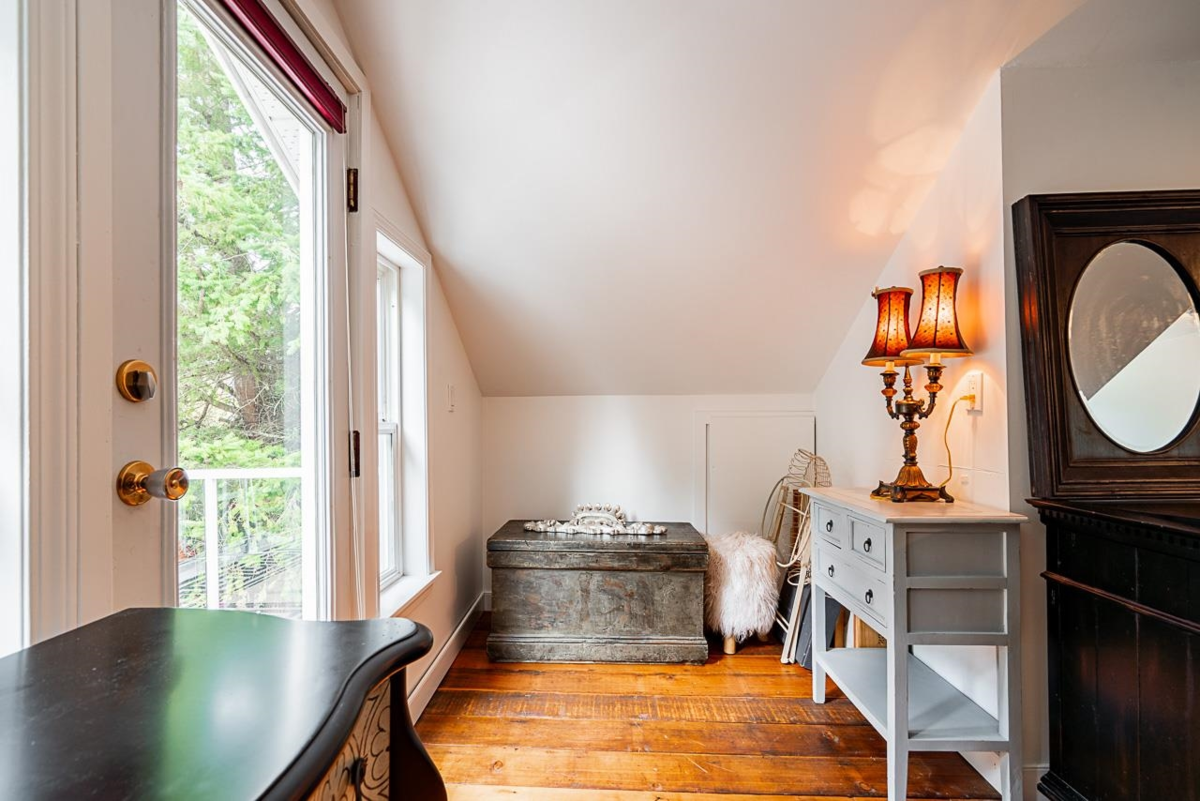 Garden / Landscaping Photo of 2725 Gordon Avenue, Surrey, BC