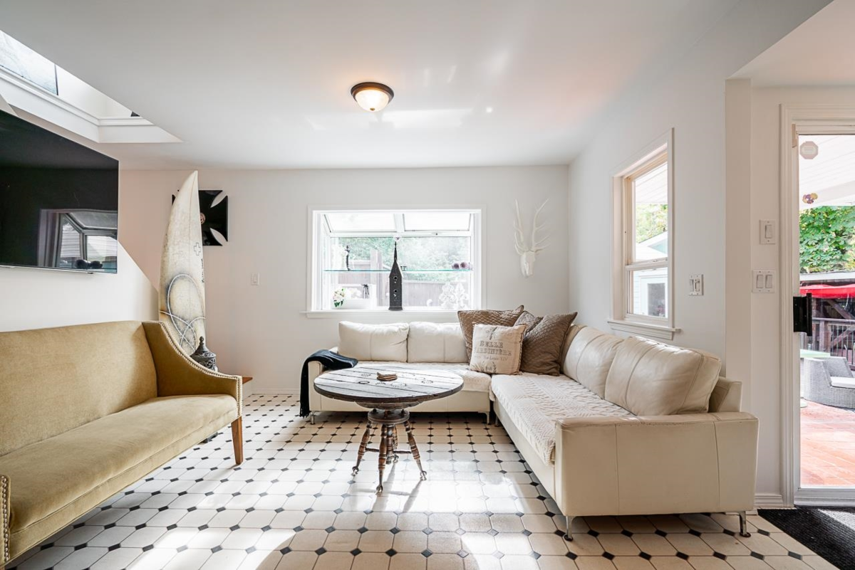 Guest Bathroom Photo of 2725 Gordon Avenue, Surrey, BC