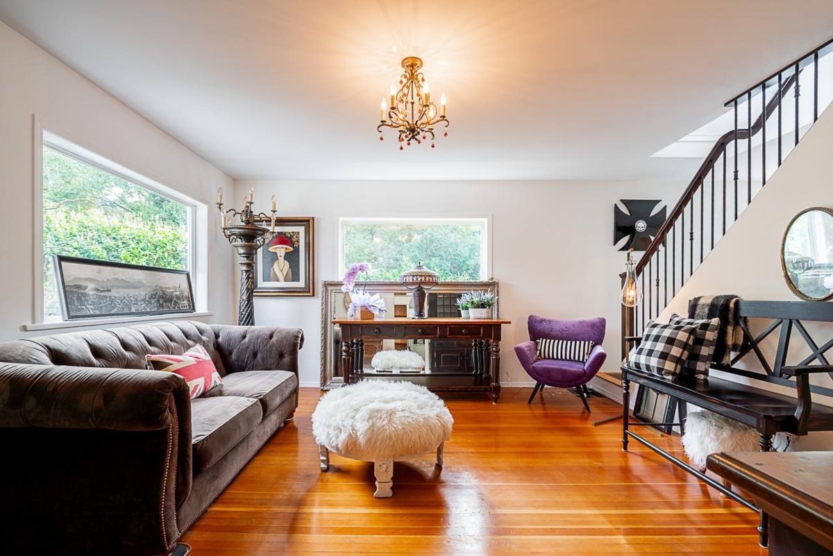Kitchen Island Photo of 2725 Gordon Avenue, Surrey, BC