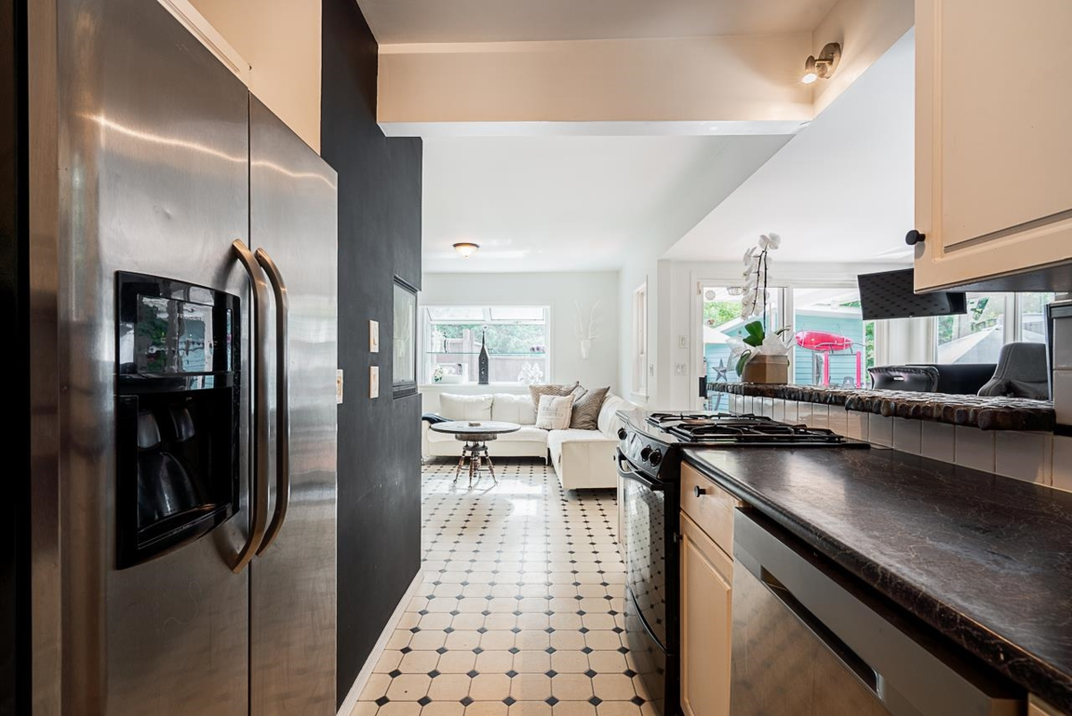 Mudroom Photo of 2725 Gordon Avenue, Surrey, BC