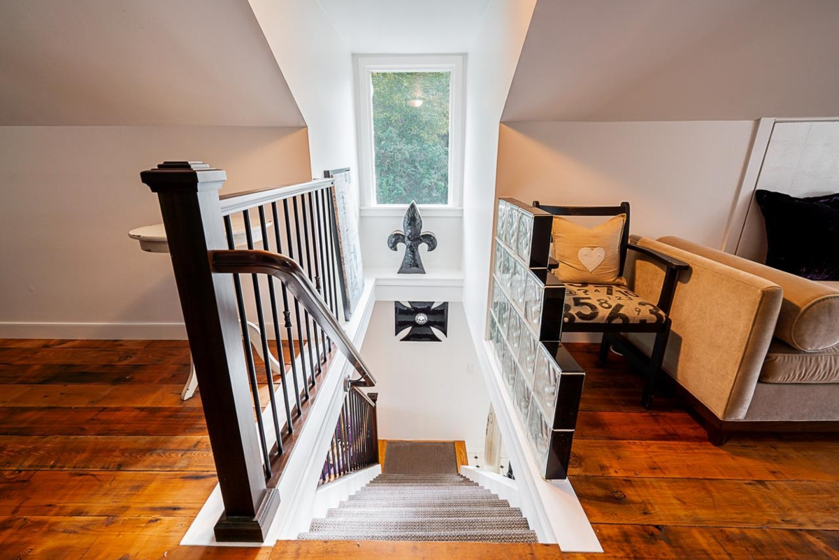 Staircase Photo of 2725 Gordon Avenue, Surrey, BC