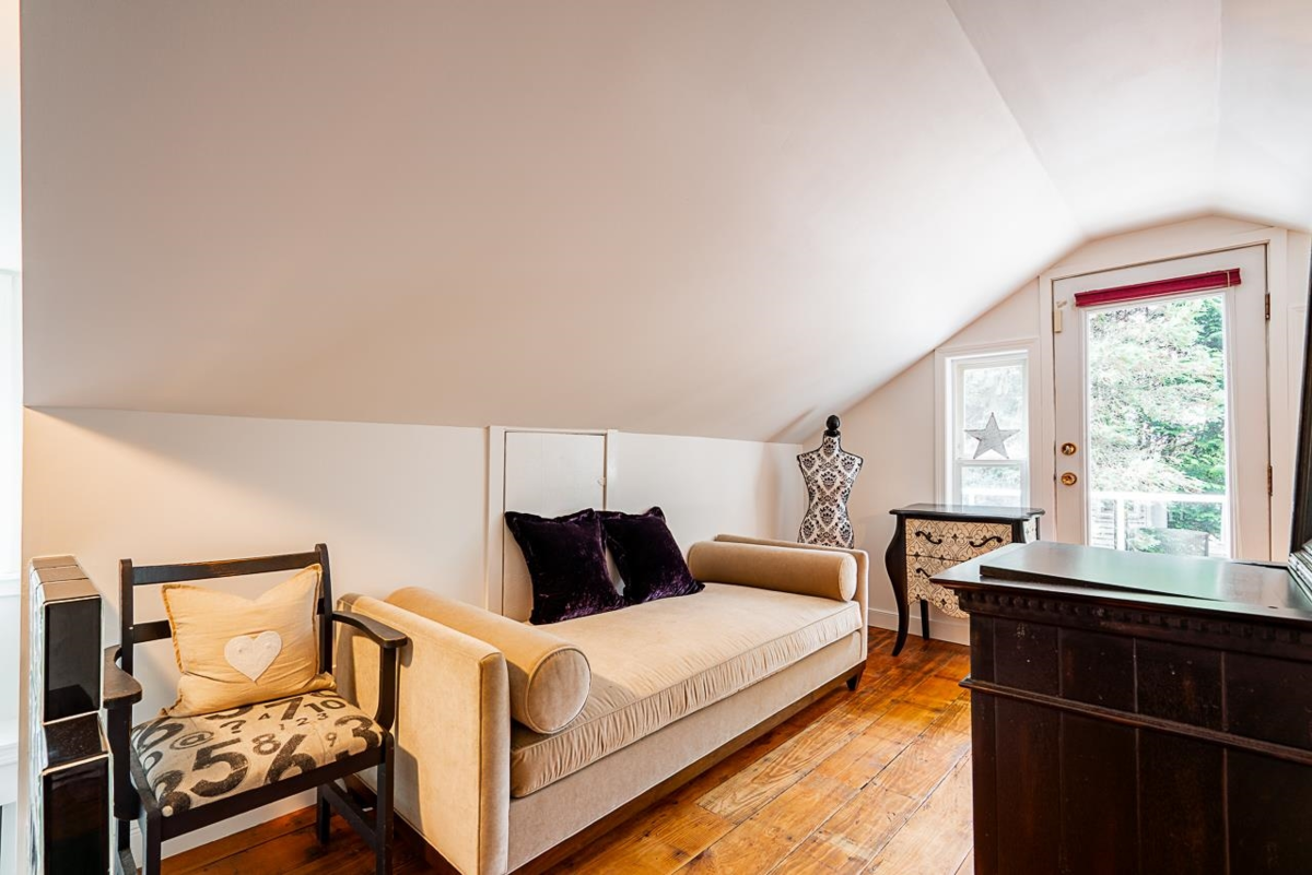 Swimming Pool Photo of 2725 Gordon Avenue, Surrey, BC