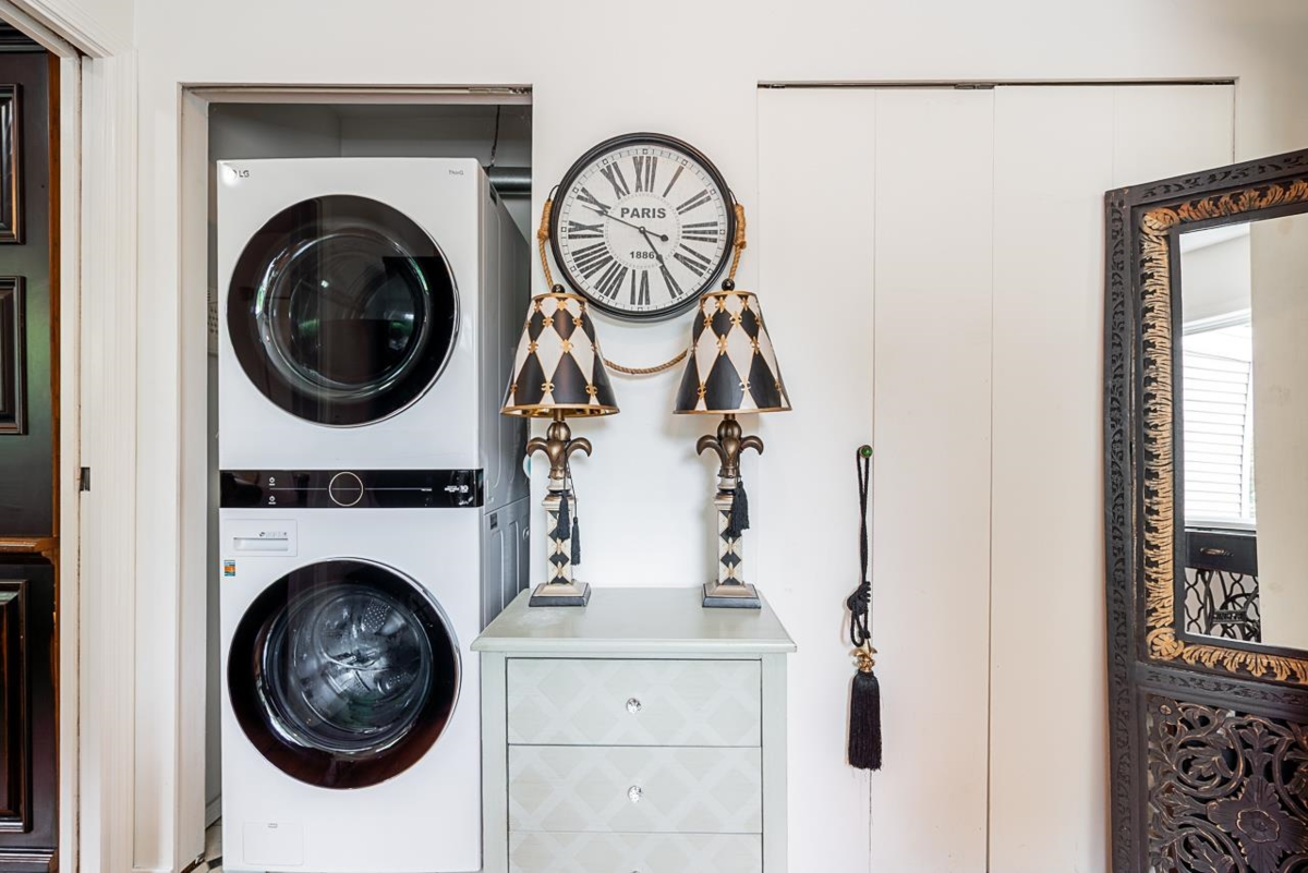 Walk-In Closet Photo of 2725 Gordon Avenue, Surrey, BC