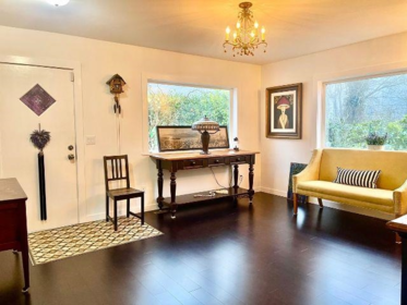 Breakfast Nook Photo of 2725 Gordon Avenue, Surrey, BC