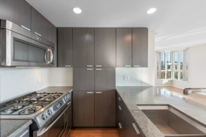 1606 2232 Douglas Road, Burnaby, BC, Burnaby — Apartment/Condo for sale