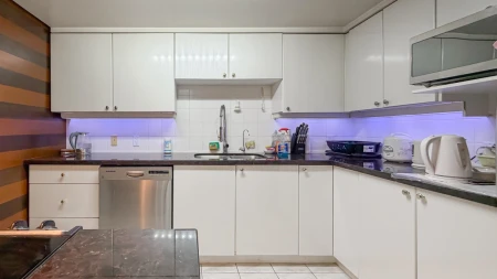 Kitchen Island Photo of 1506 8171 Saba Road, Richmond, BC