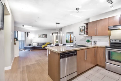 209 2088 Beta Avenue, Burnaby, BC, Burnaby — Apartment/Condo for sale