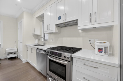 Breakfast Nook Photo of 5685 Killarney Street, Vancouver, BC