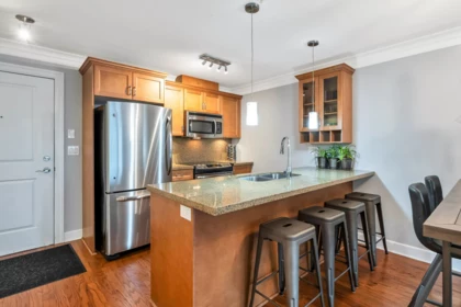 206 15357 Roper Avenue, White Rock, BC, White Rock — Apartment/Condo for sale