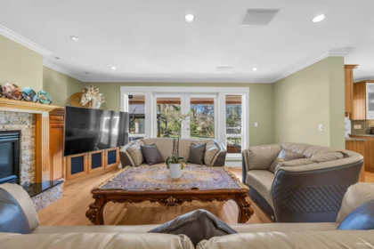 Breakfast Nook Photo of 17377 28a Avenue, Surrey, BC